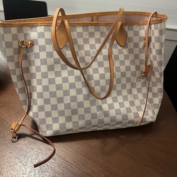 Louis Vuitton Neverfull - Picture 2 of 5